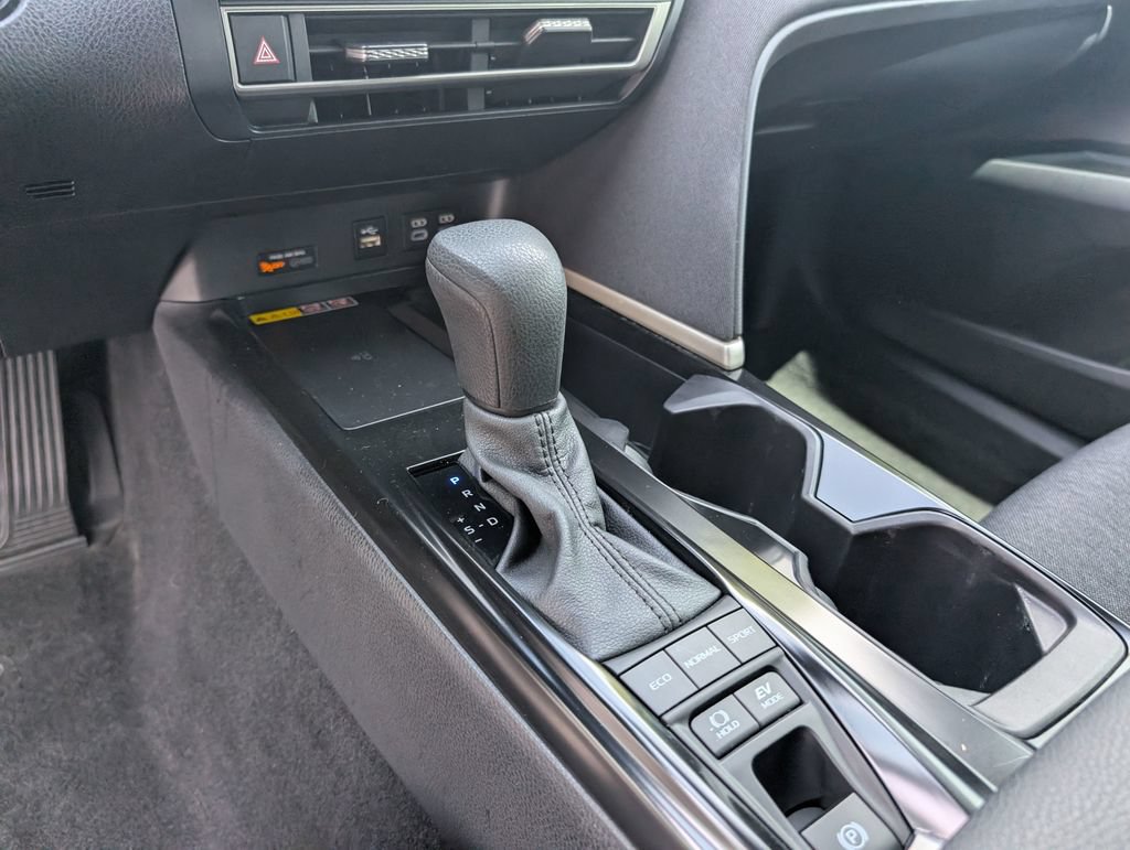 Used 2025 Toyota Camry LE AWD/4WD image 40
