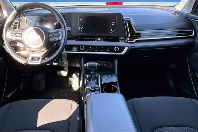 Used 2025 Kia Sportage LX image 7