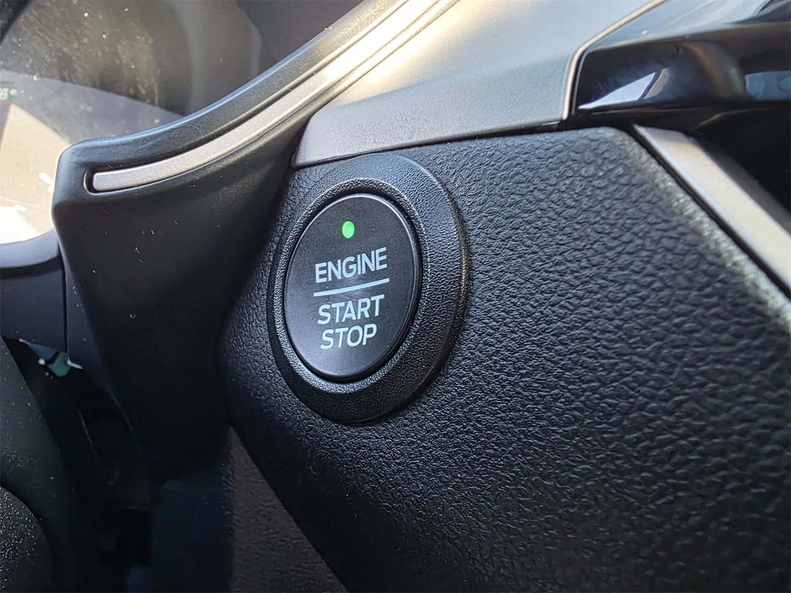 Used 2022 Ford Escape SEL image 16