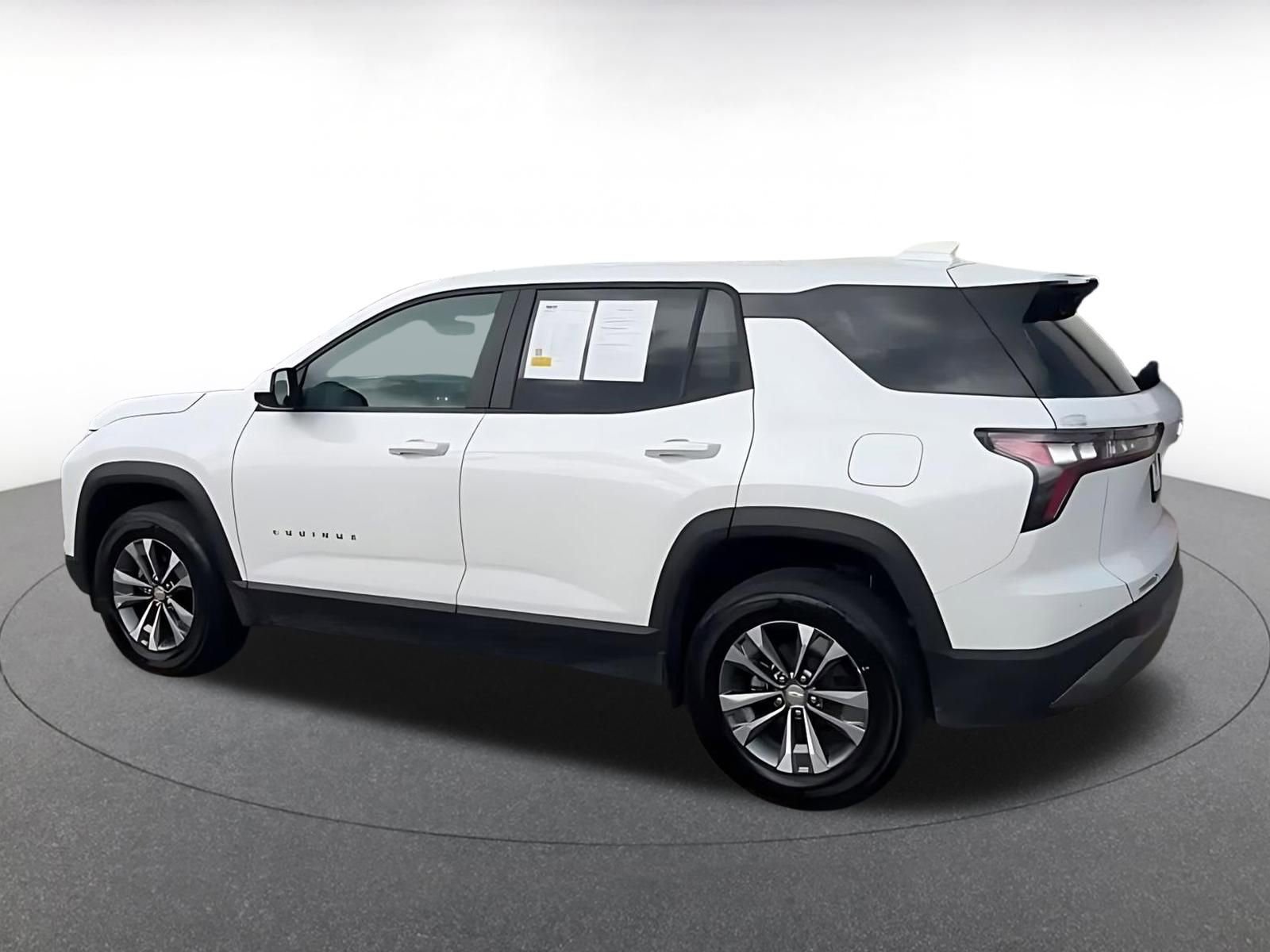 Used 2025 Chevrolet Equinox LT FWD image 10