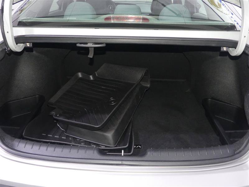Used 2022 Hyundai Elantra SEL w/ Convenience Package FWD image 9