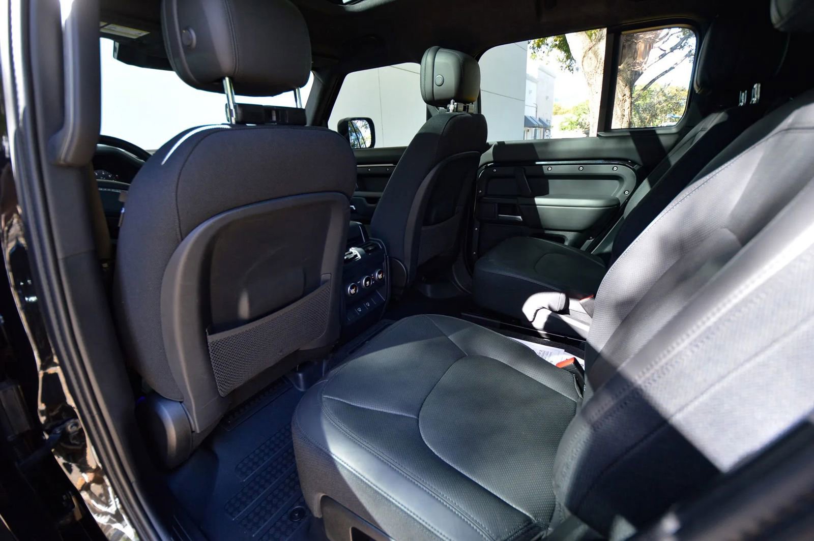 Used 2025 Land Rover Defender 130 V8 image 58