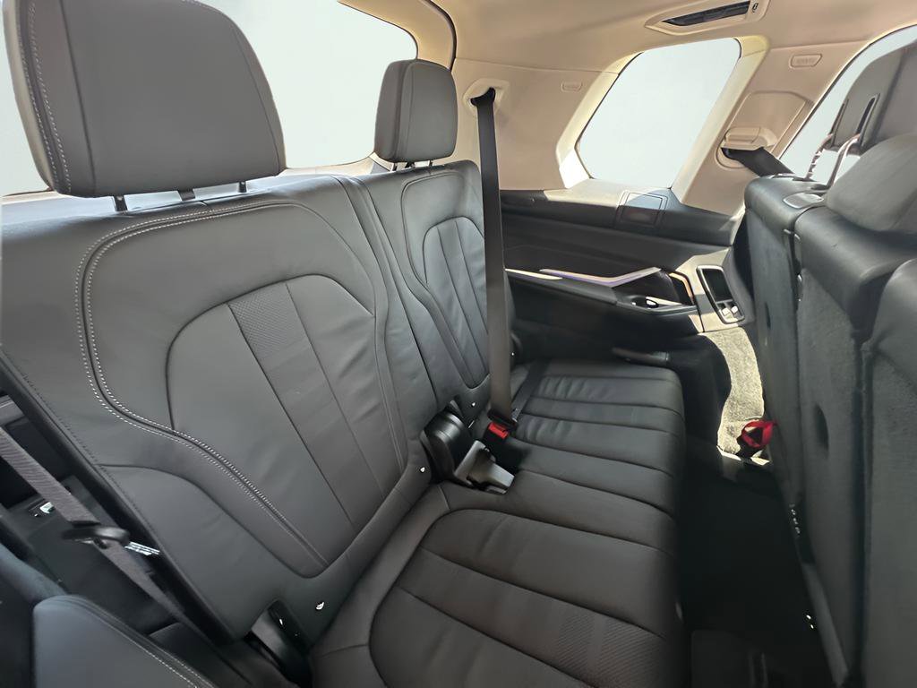 Used 2020 BMW X7 xDrive40i w/ Cold Weather Package AWD/4WD image 32