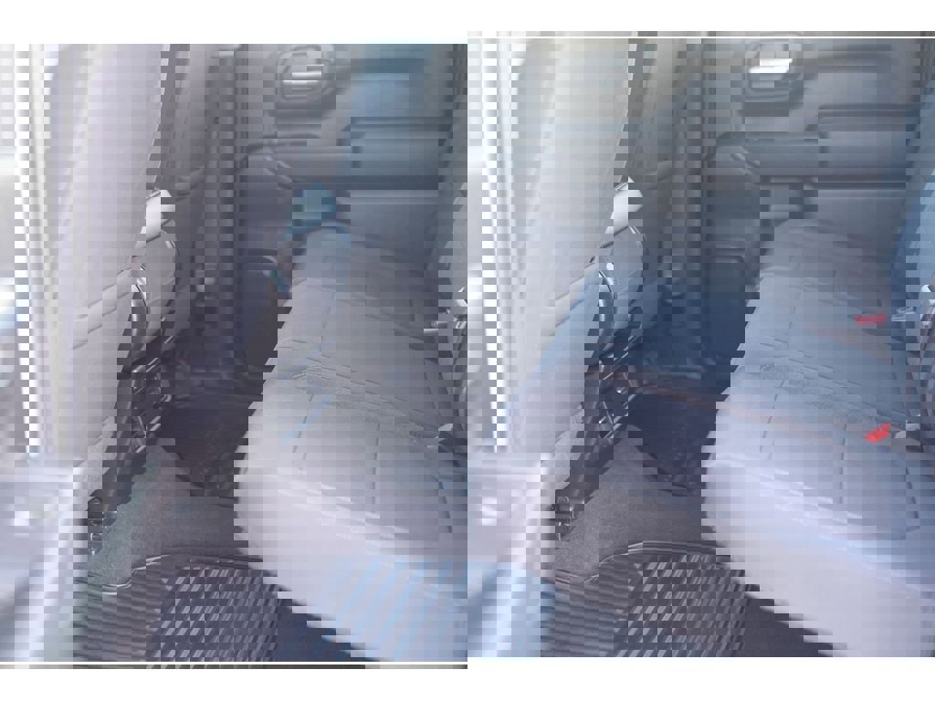 Used 2020 Chevrolet Silverado 1500 LT w/ Remote Start Package image 13