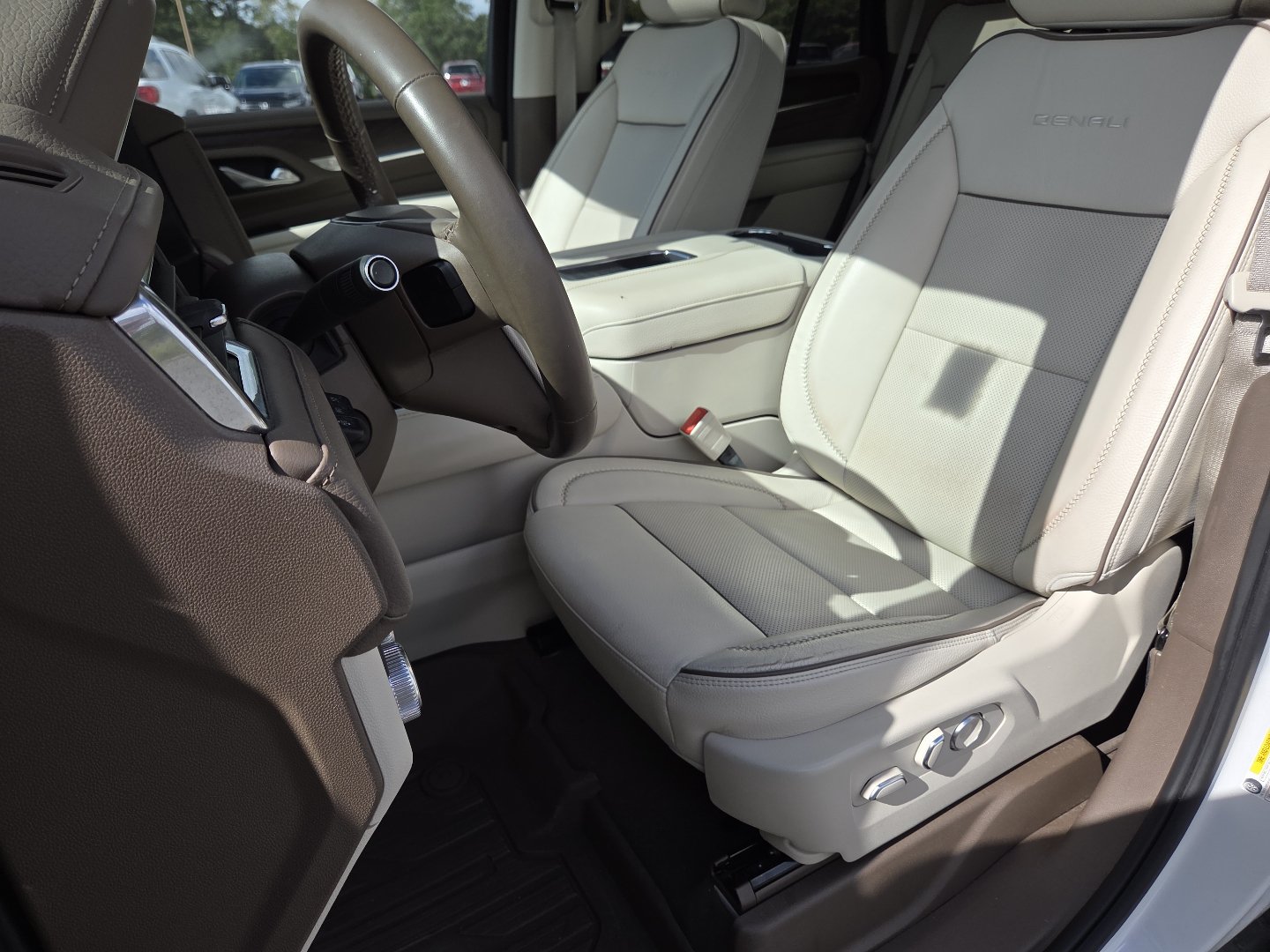 Used 2024 GMC Yukon Denali AWD/4WD image 30