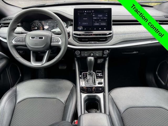 Used 2024 Jeep Compass Latitude image 25