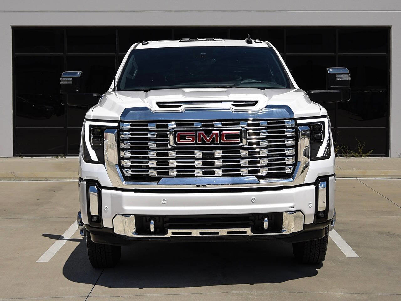 Used 2024 GMC Sierra 3500 Denali w/ Denali Reserve Package AWD/4WD image 3