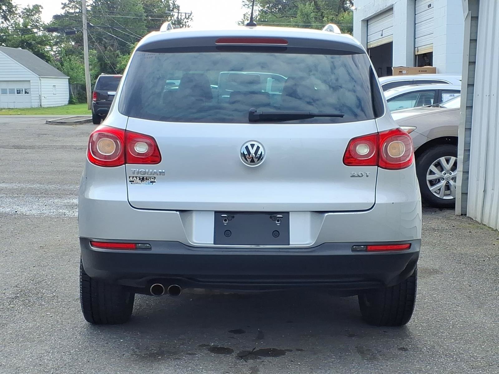 Used 2011 Volkswagen Tiguan SE FWD image 4