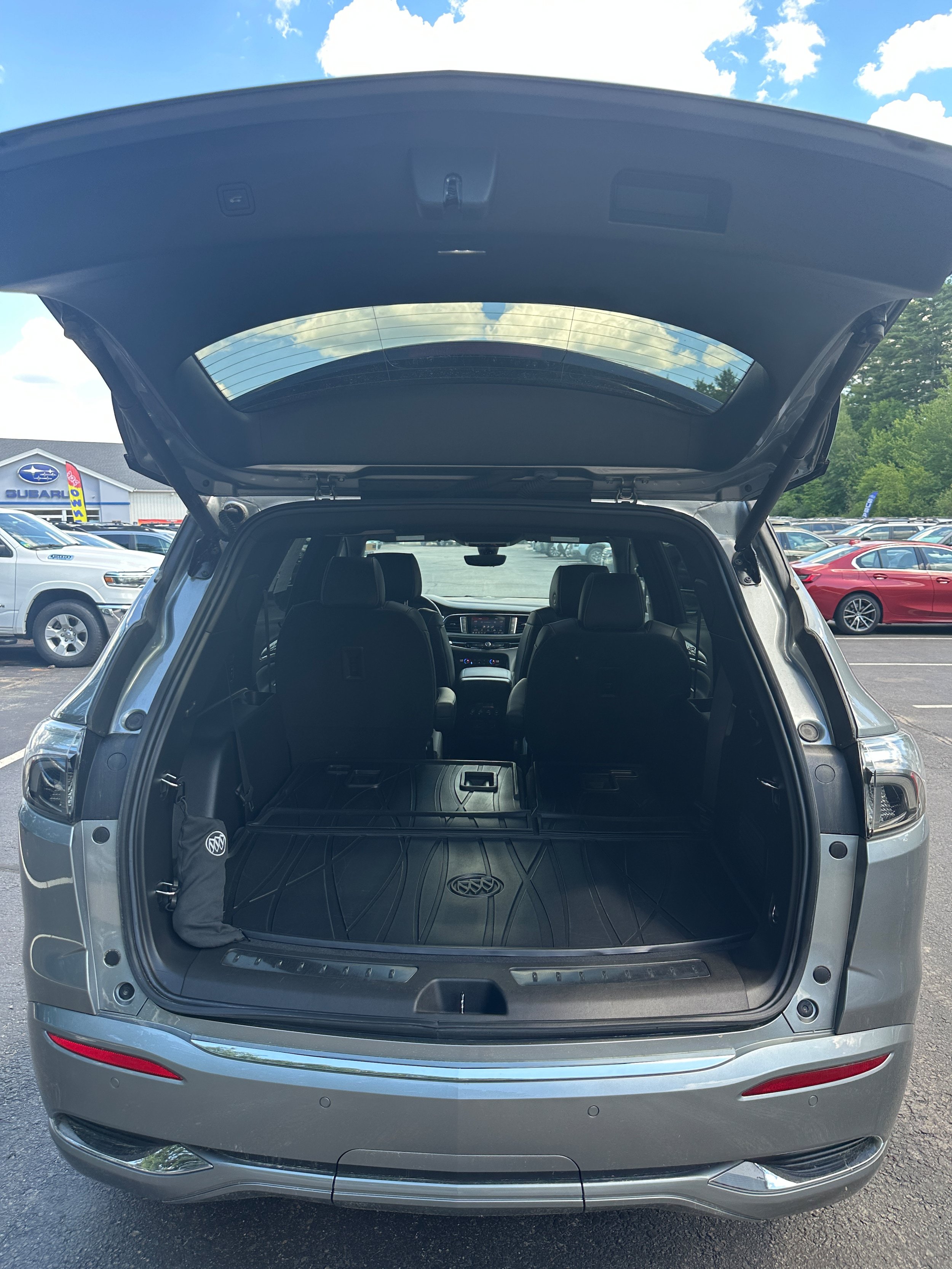 Used 2023 Buick Enclave Avenir w/ Avenir Technology Package AWD/4WD image 8