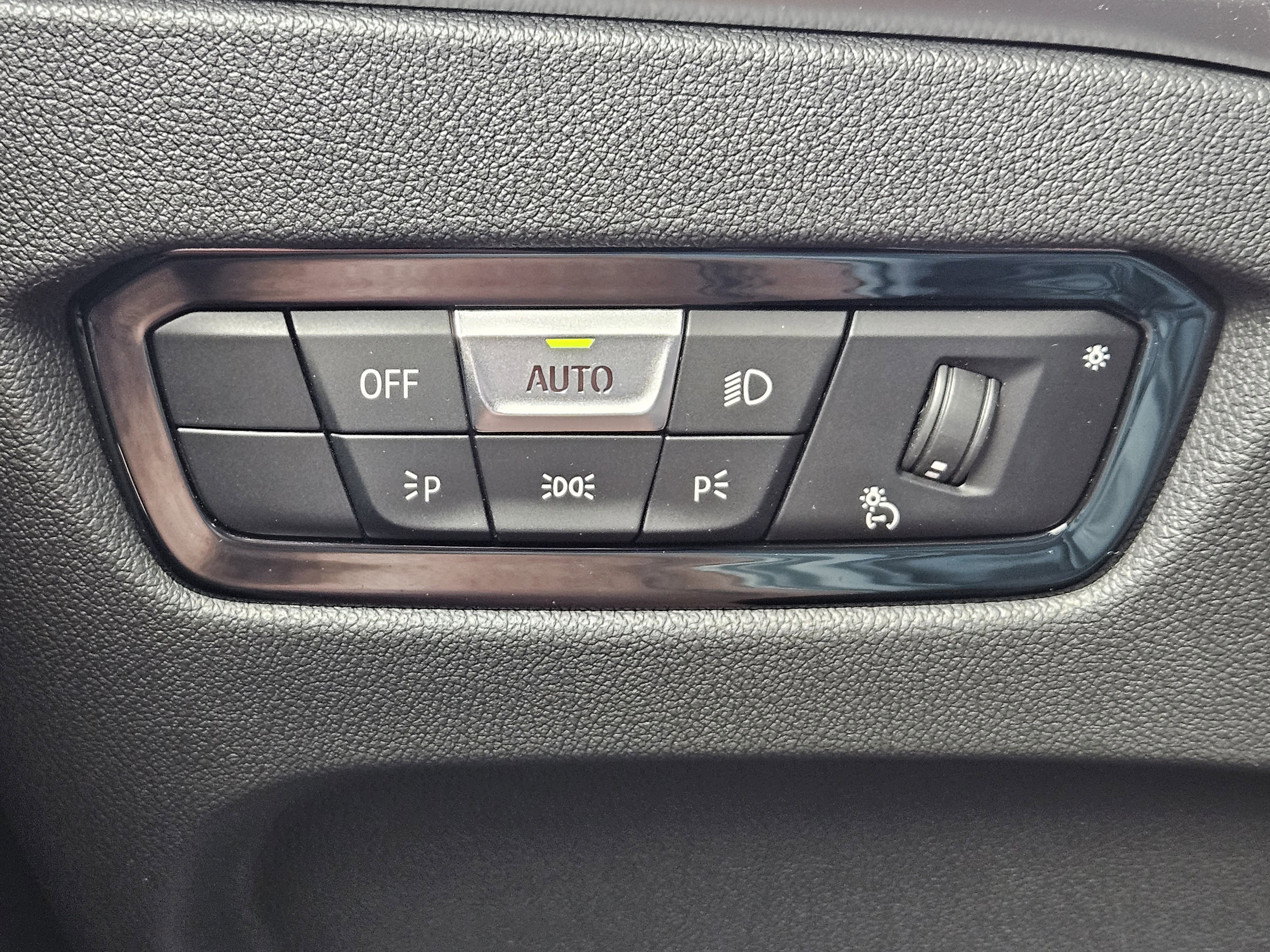 Used 2025 BMW M2 w/ Lighting Package image 25