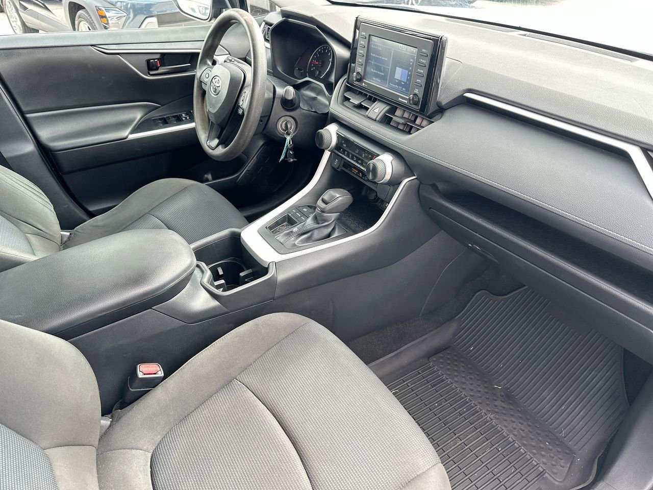 Used 2022 Toyota RAV4 LE image 9