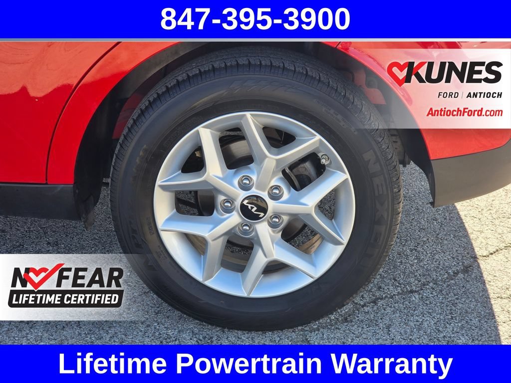 Used 2025 Kia Soul LX w/ LX Technology Package FWD image 14
