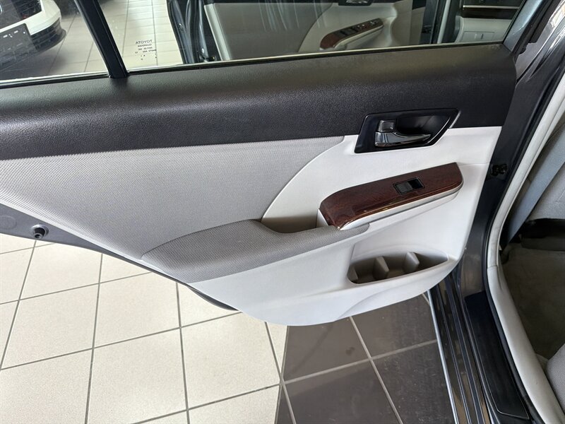 Used 2012 Toyota Camry XLE w/ Convenience Pkg FWD image 21