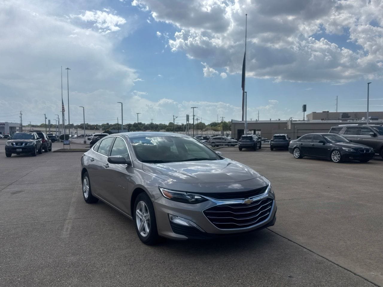 Used 2025 Chevrolet Malibu LS FWD image 2