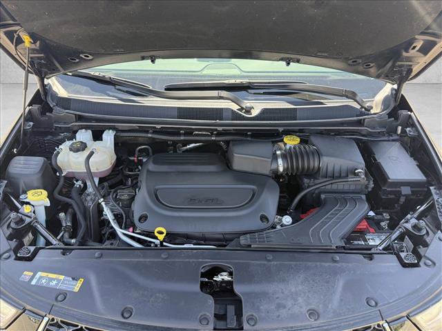 Used 2023 Chrysler Pacifica Touring-L FWD image 25