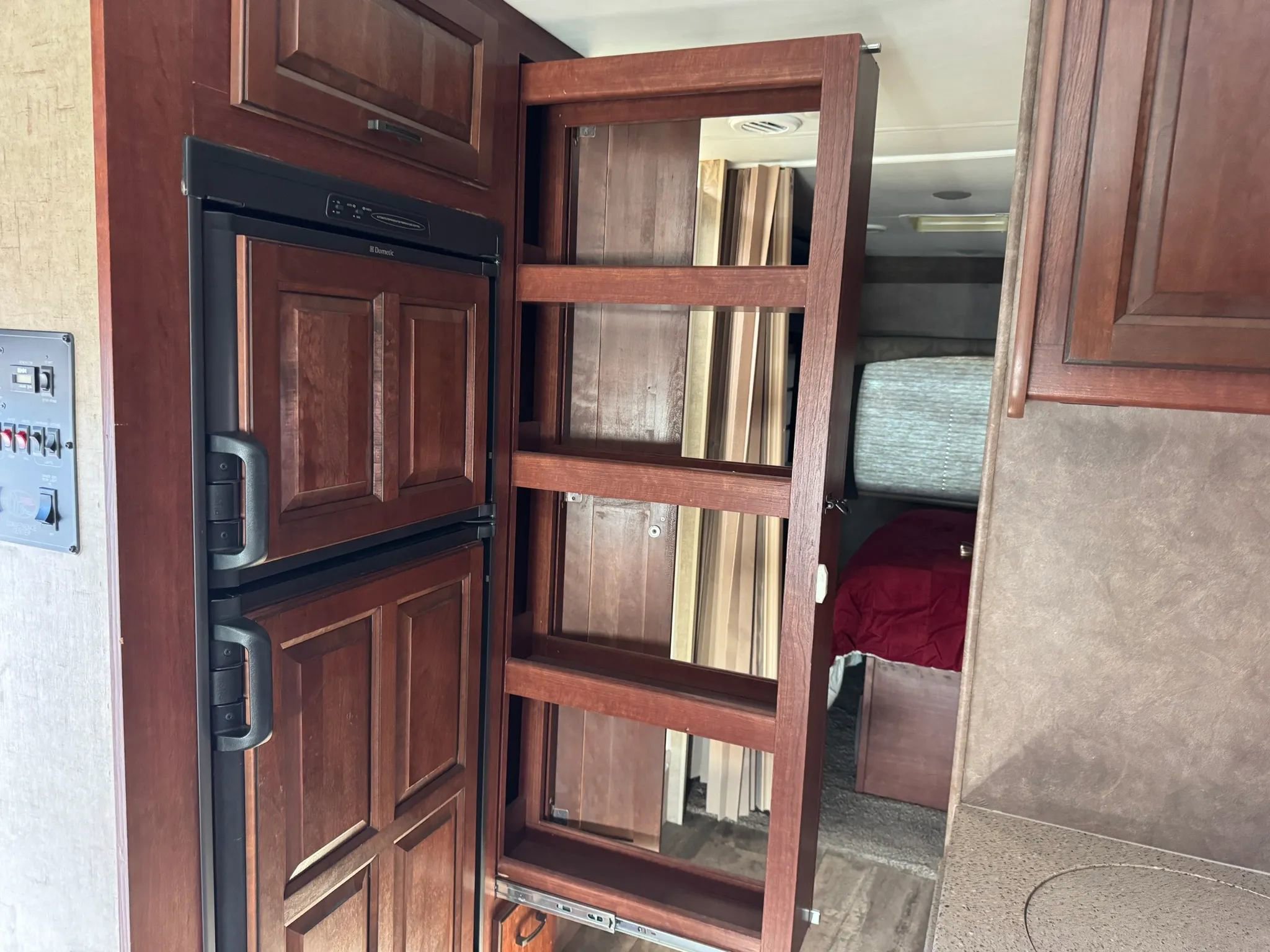 Used 2015 Ford E-450 and Econoline 450 Super Duty w/ Motorhome Prep Package image 48