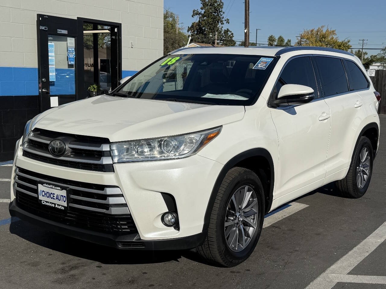 Used 2018 Toyota Highlander XLE FWD image 3