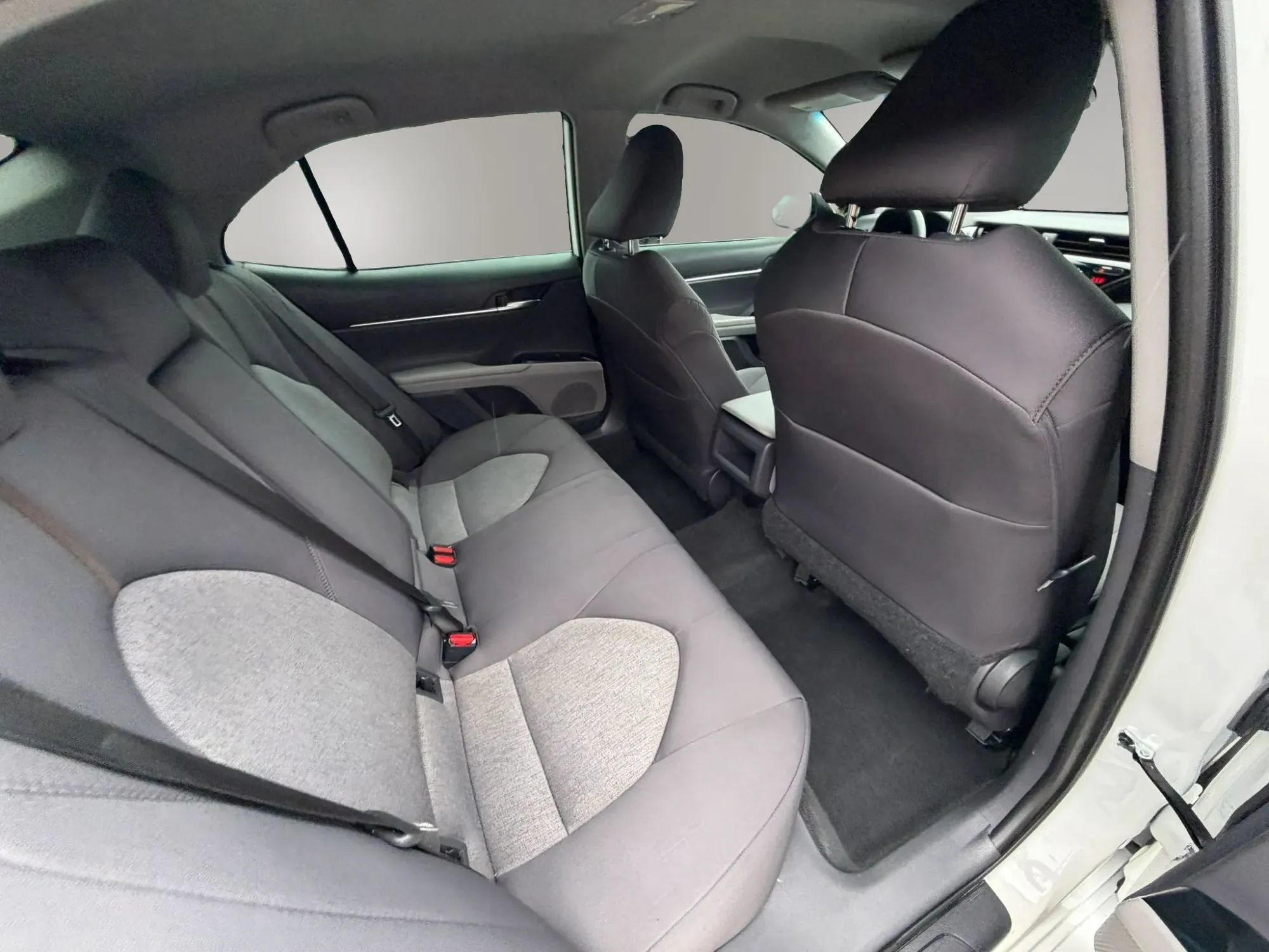 Used 2020 Toyota Camry LE FWD image 25