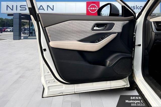 Used 2023 Nissan Rogue SV image 17