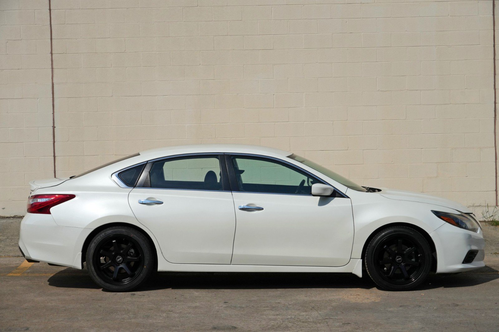 Used 2016 Nissan Altima 2.5 SR w/ LED Appearance Package FWD image 44