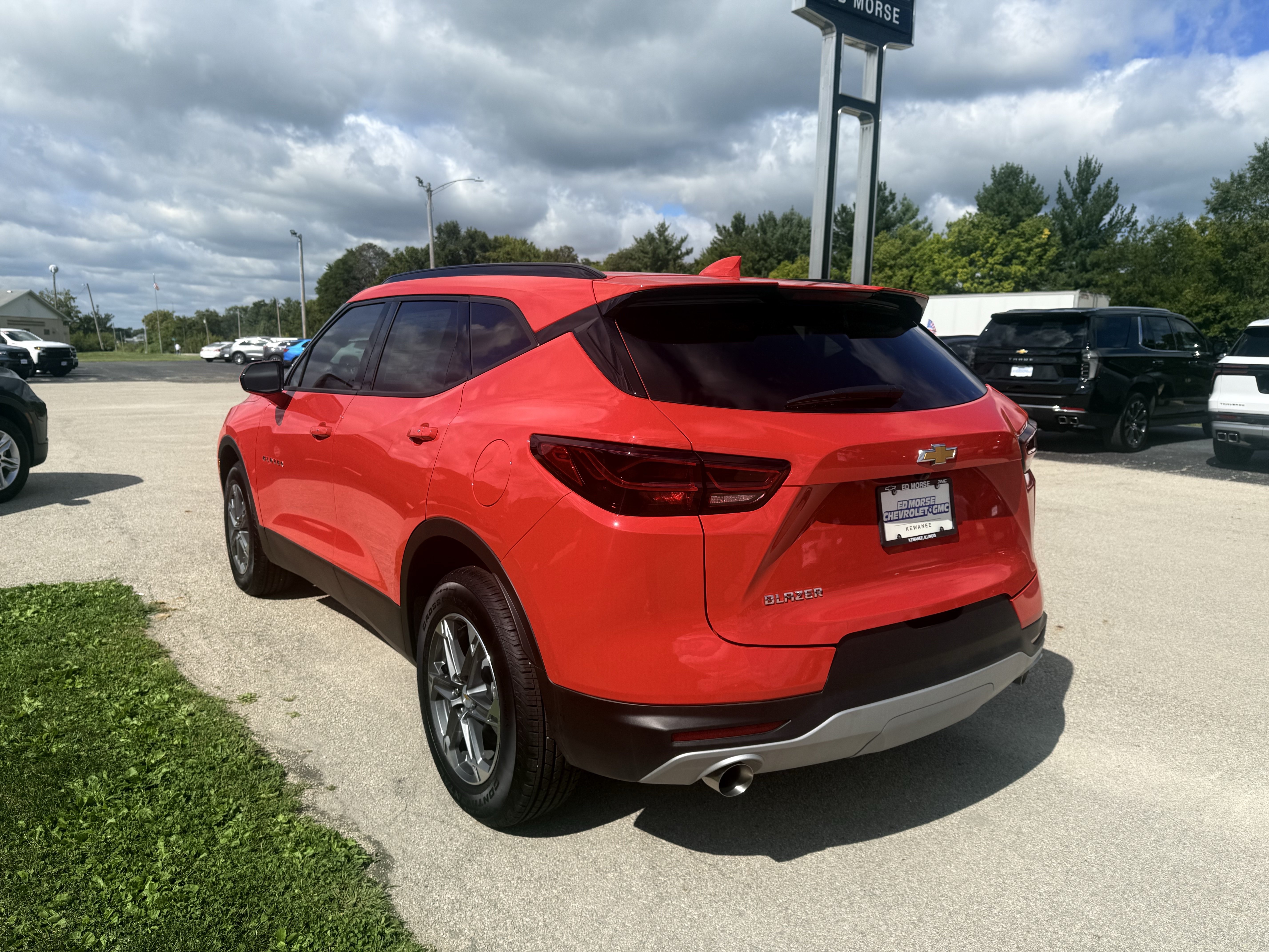 New 2025 Chevrolet Blazer LT w/ Convenience Package FWD image 3