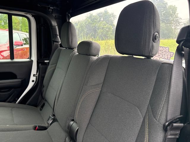 Used 2024 Jeep Gladiator Sport AWD/4WD image 10