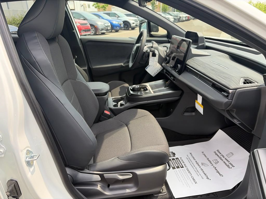 Used 2026 Toyota C-HR AWD/4WD image 12