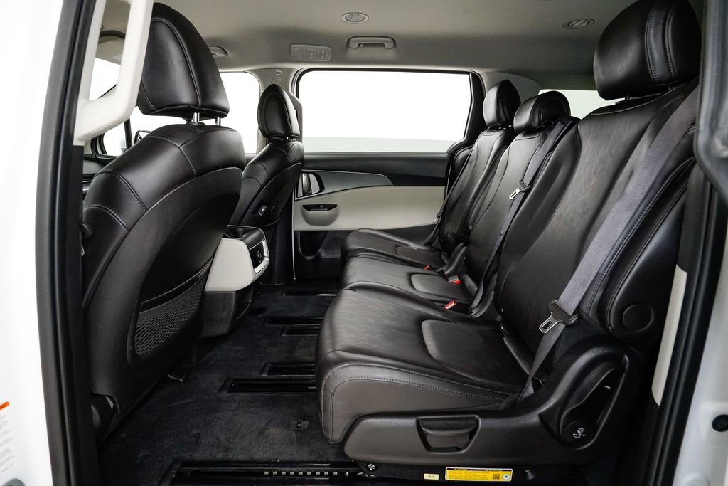 Certified 2024 Kia Carnival LX image 23
