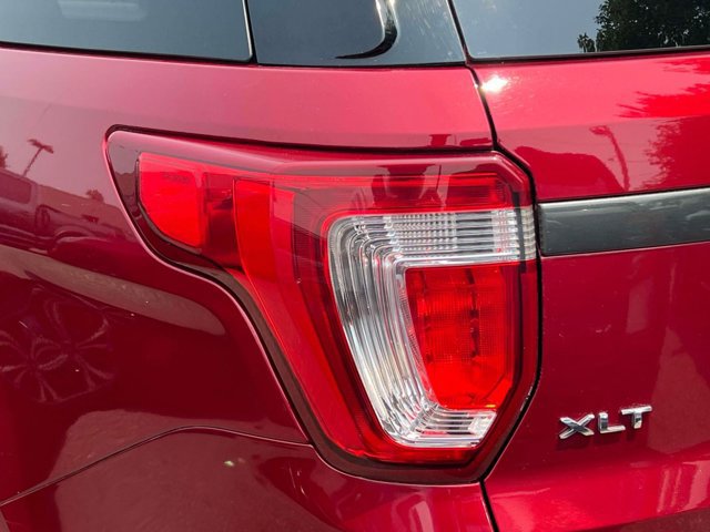 Used 2018 Ford Explorer XLT w/ Equipment Group 202A AWD/4WD image 10