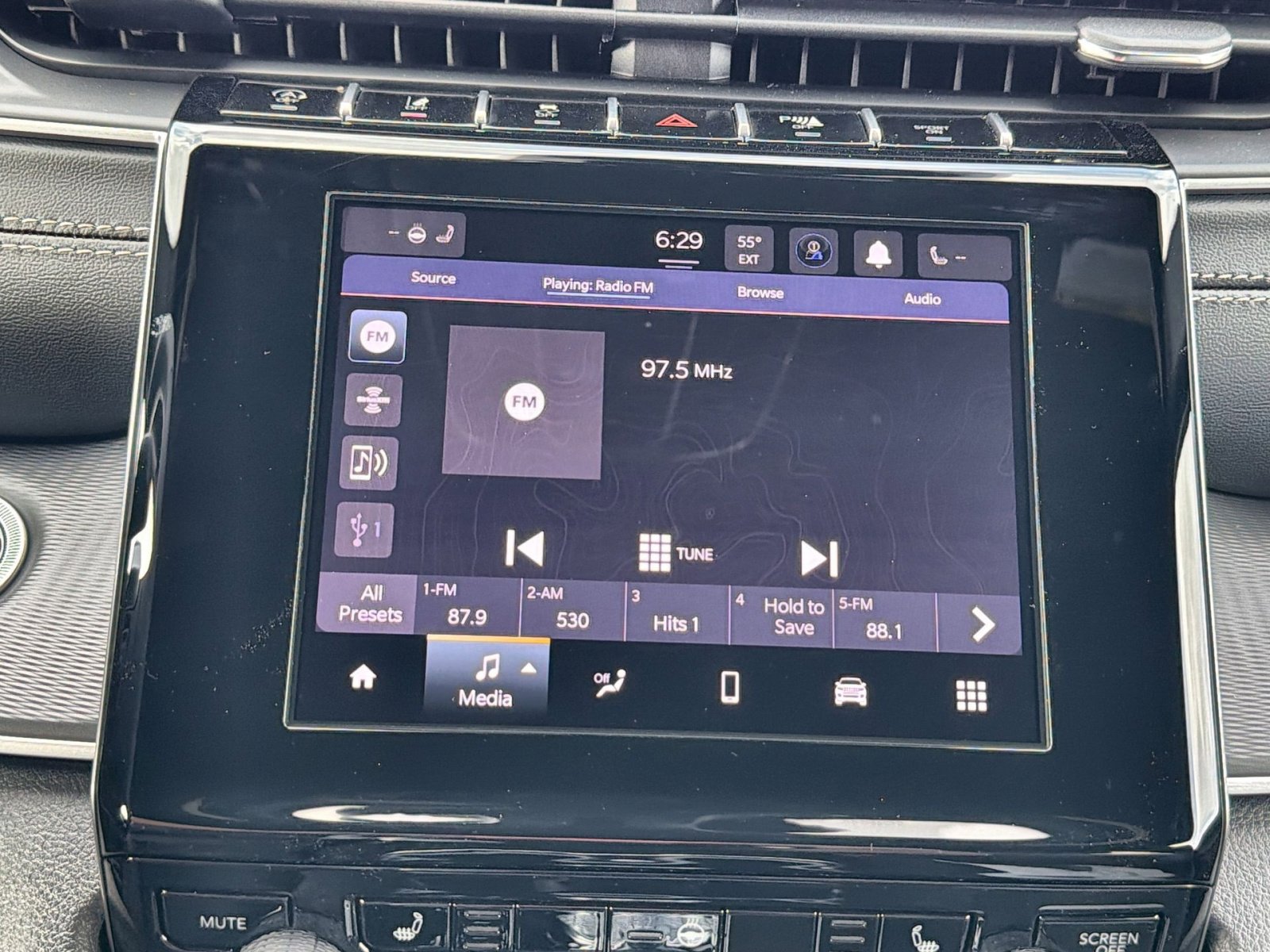 New 2025 Jeep Grand Cherokee Altitude image 18