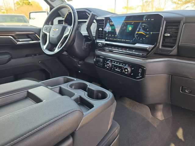 Used 2025 Chevrolet Silverado 1500 LT AWD/4WD image 16