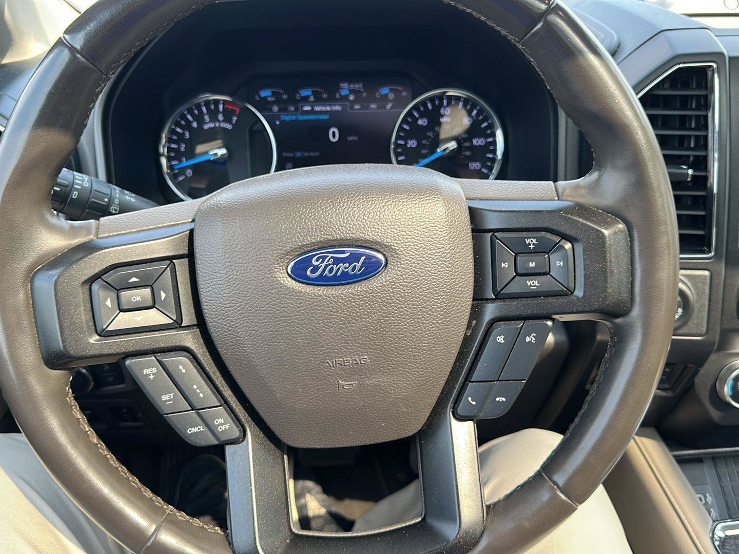 Used 2019 Ford Expedition Limited w/ Equipment Group 302A AWD/4WD image 14