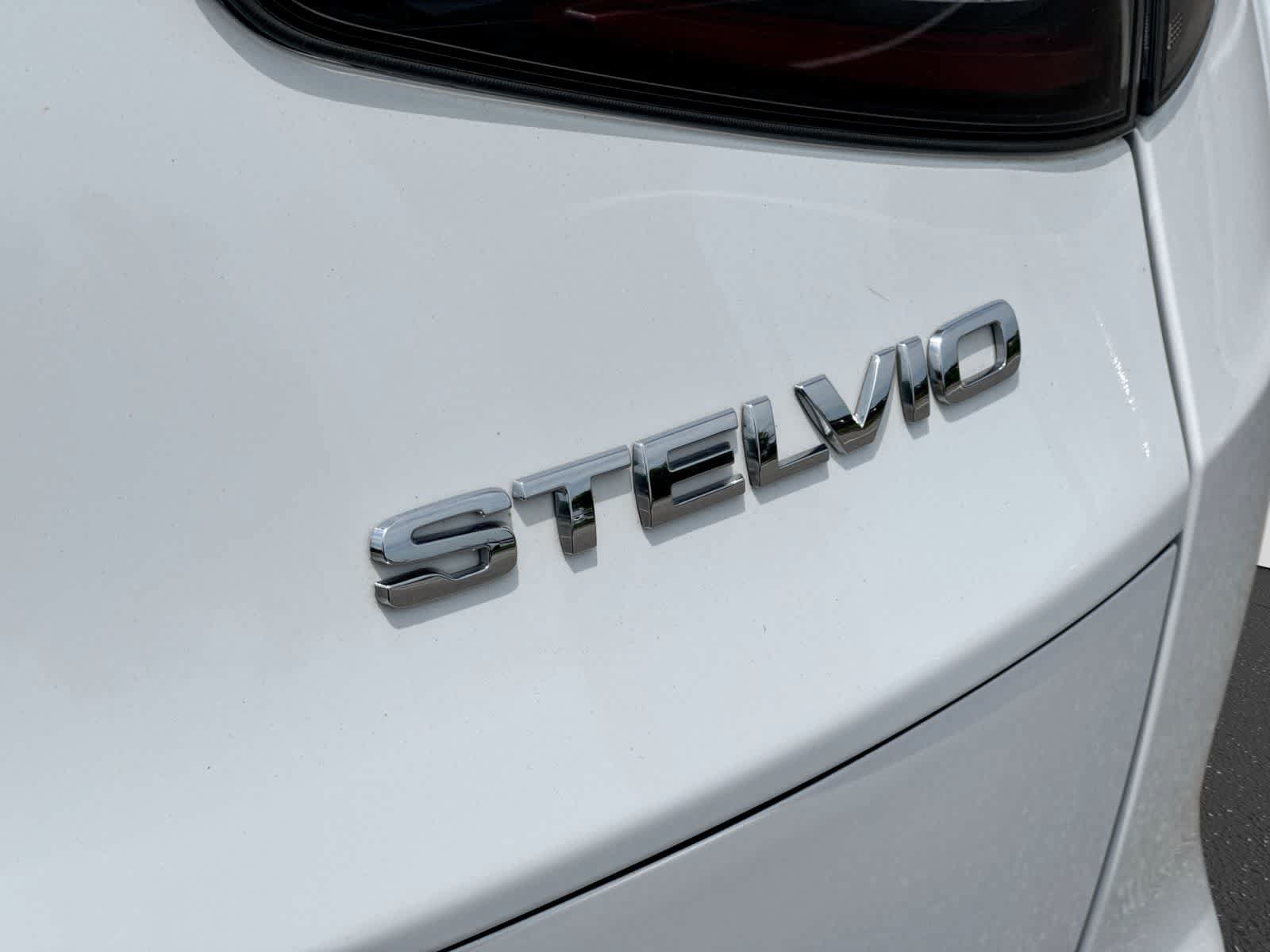 Used 2024 Alfa Romeo Stelvio Veloce AWD/4WD image 19