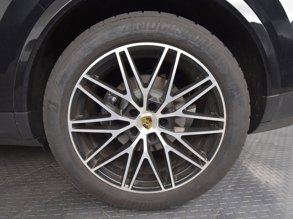 Used 2024 Porsche Cayenne Coupe image 14