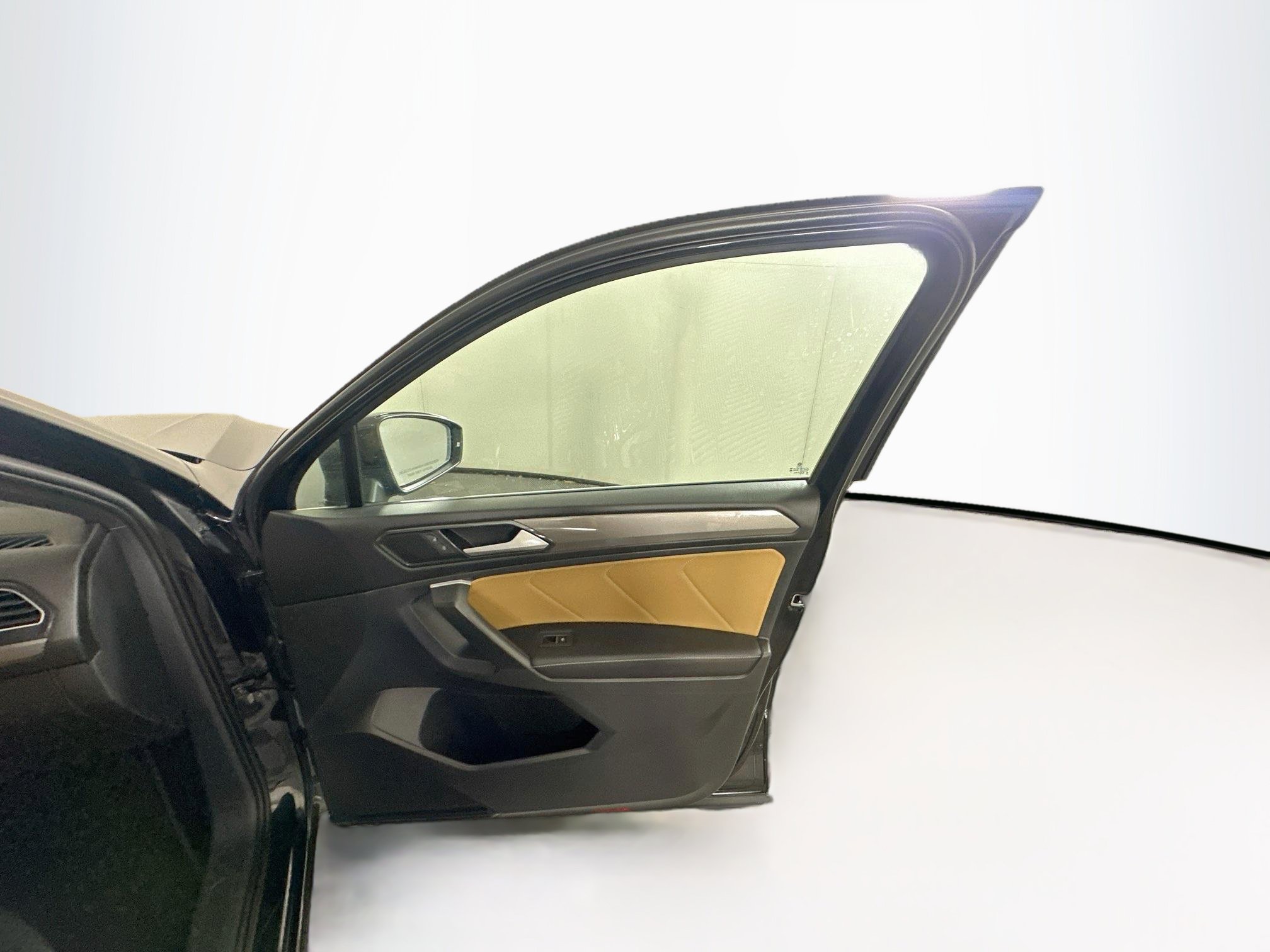 Used 2023 Volkswagen Tiguan SE FWD image 31
