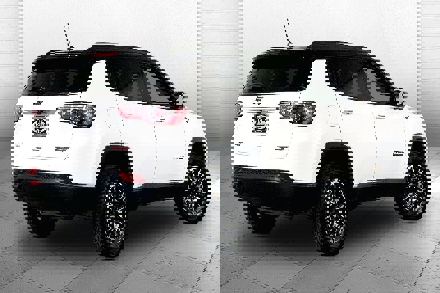 Used 2024 Jeep Compass Trailhawk image 13