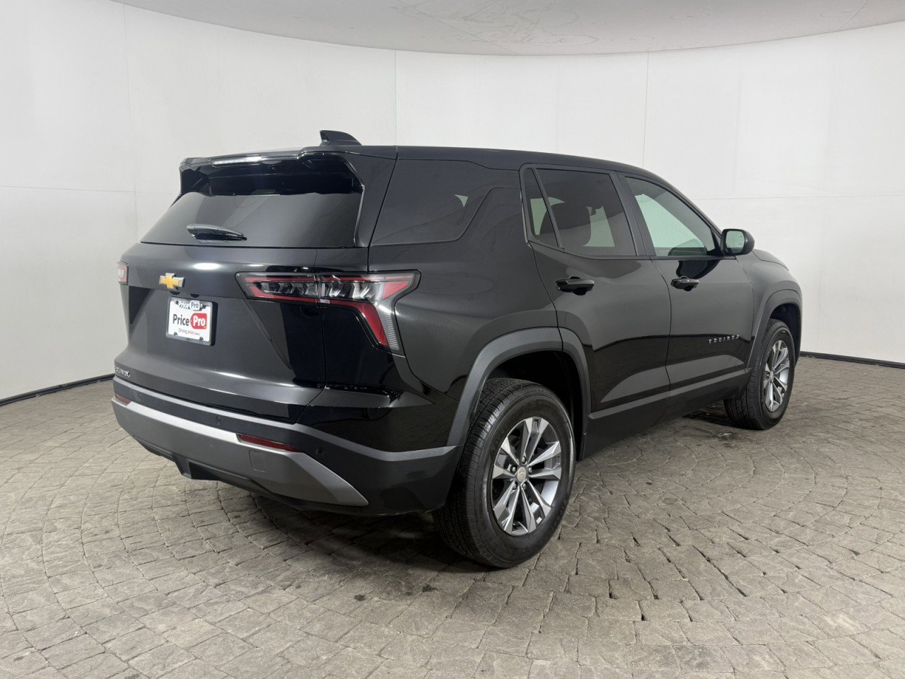 Used 2026 Chevrolet Equinox LT w/ Convenience Package II image 9