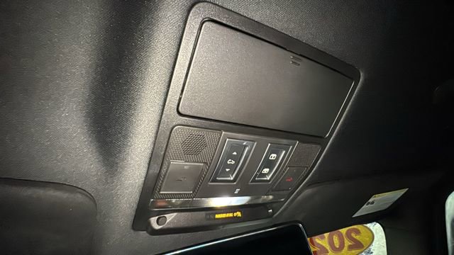 Used 2022 Land Rover Defender 110 X-Dynamic SE image 24