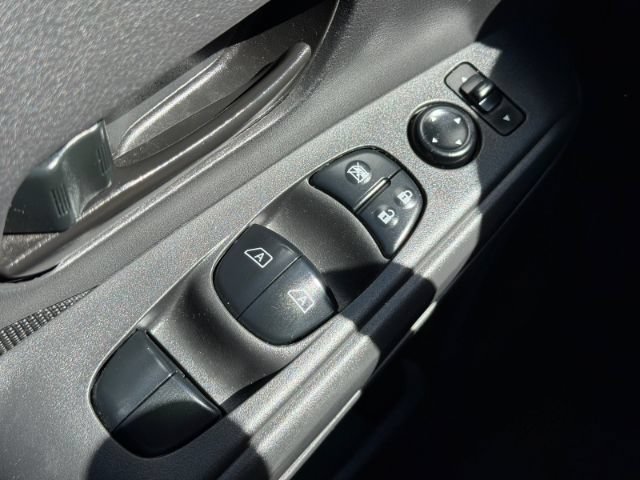 Used 2021 Nissan Kicks S FWD image 13