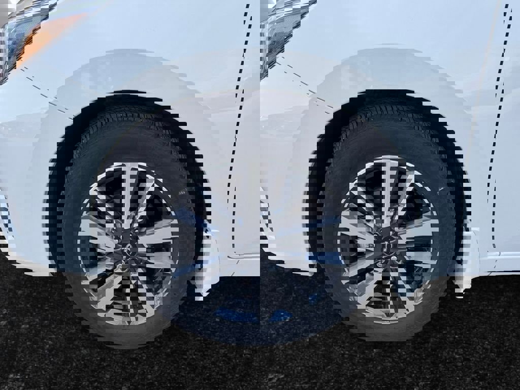 Used 2025 Nissan Versa SV w/ Trunk Package image 27