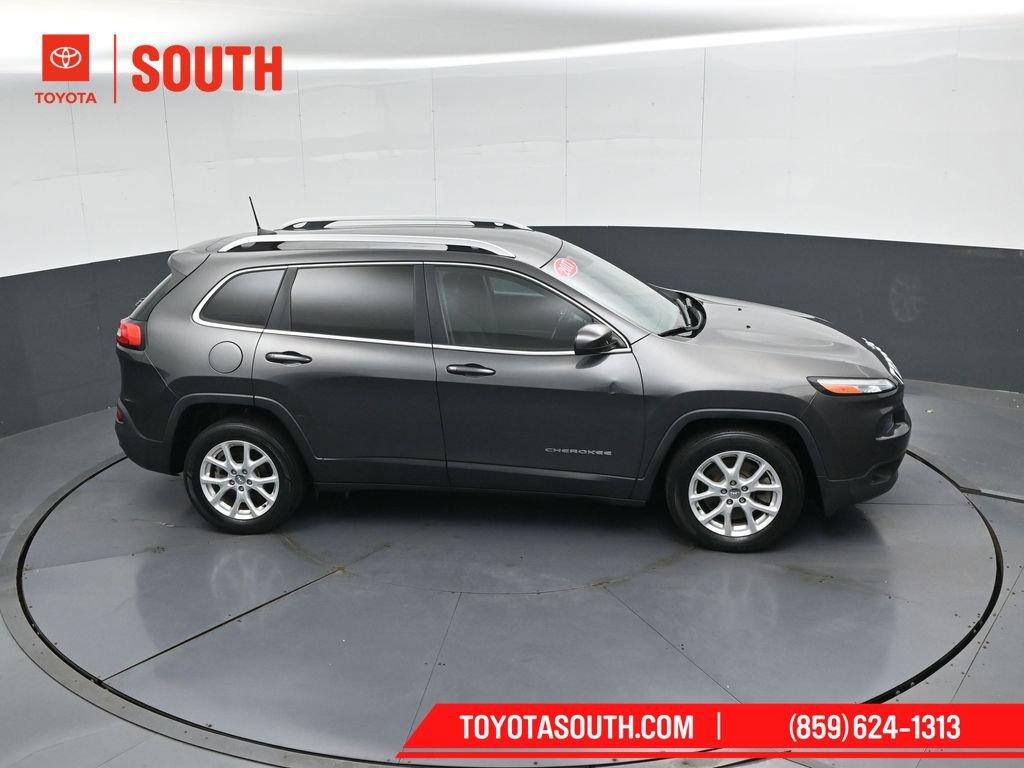 Used 2017 Jeep Cherokee Latitude w/ Comfort & Sound Group FWD image 42
