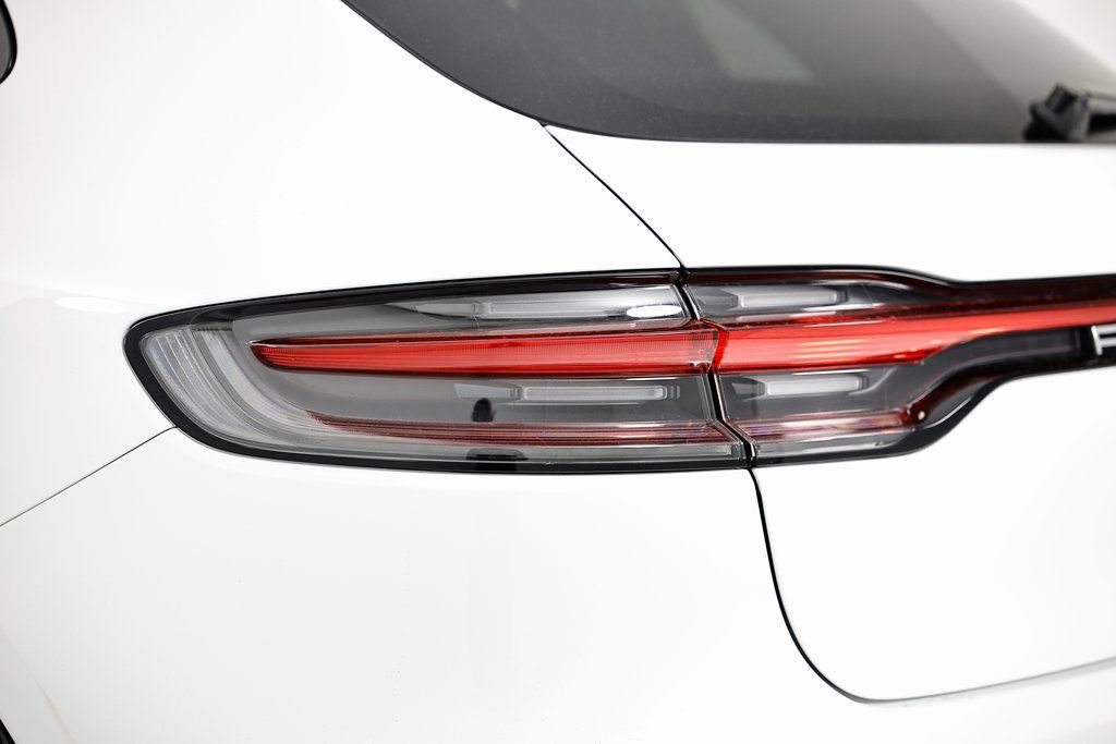 Certified 2025 Porsche Macan image 14