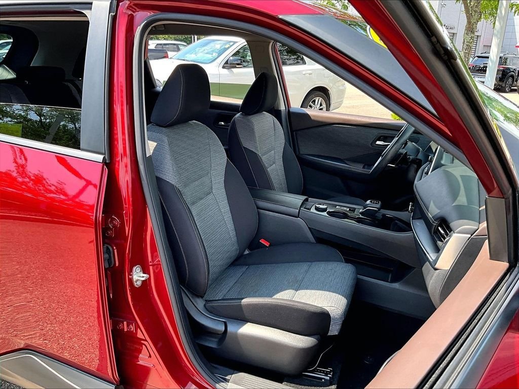 Used 2023 Nissan Rogue SV AWD/4WD image 11