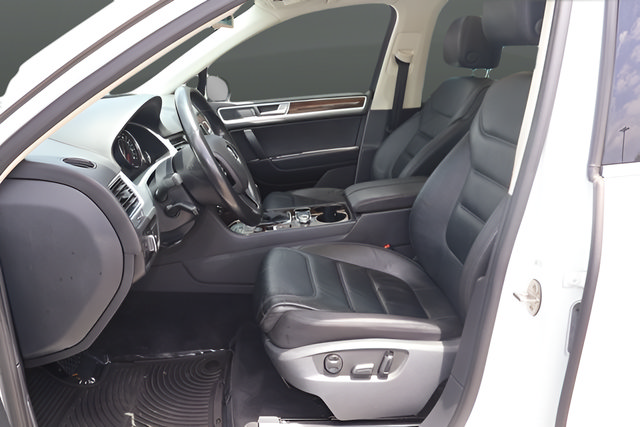 Used 2015 Volkswagen Touareg VR6 AWD/4WD image 13