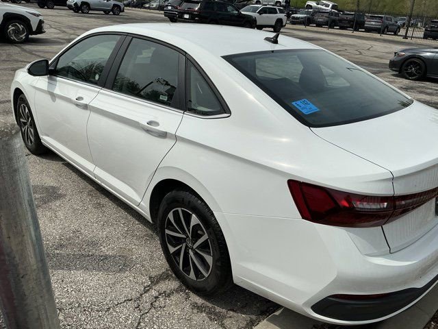 Used 2025 Volkswagen Jetta S image 8