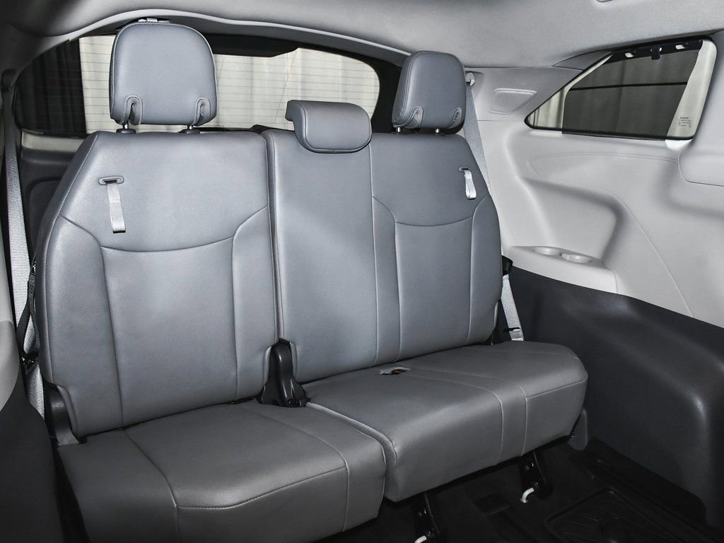 Used 2023 Toyota Sienna Limited image 54