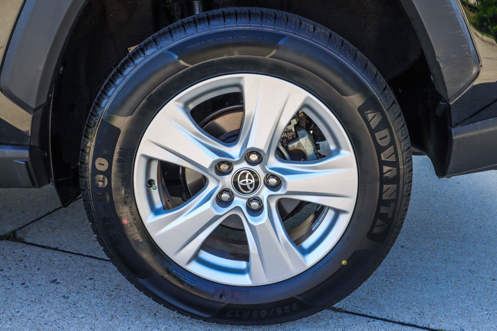 Used 2021 Toyota RAV4 XLE FWD image 23