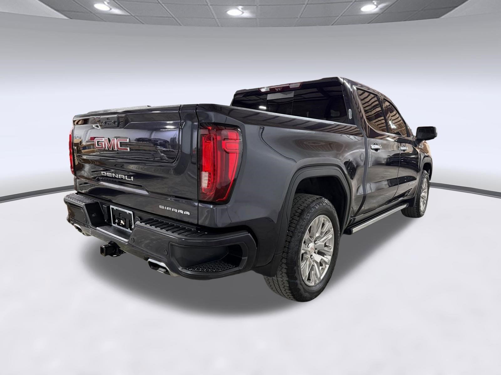 Used 2023 GMC Sierra 1500 Denali w/ Technology Package AWD/4WD image 8