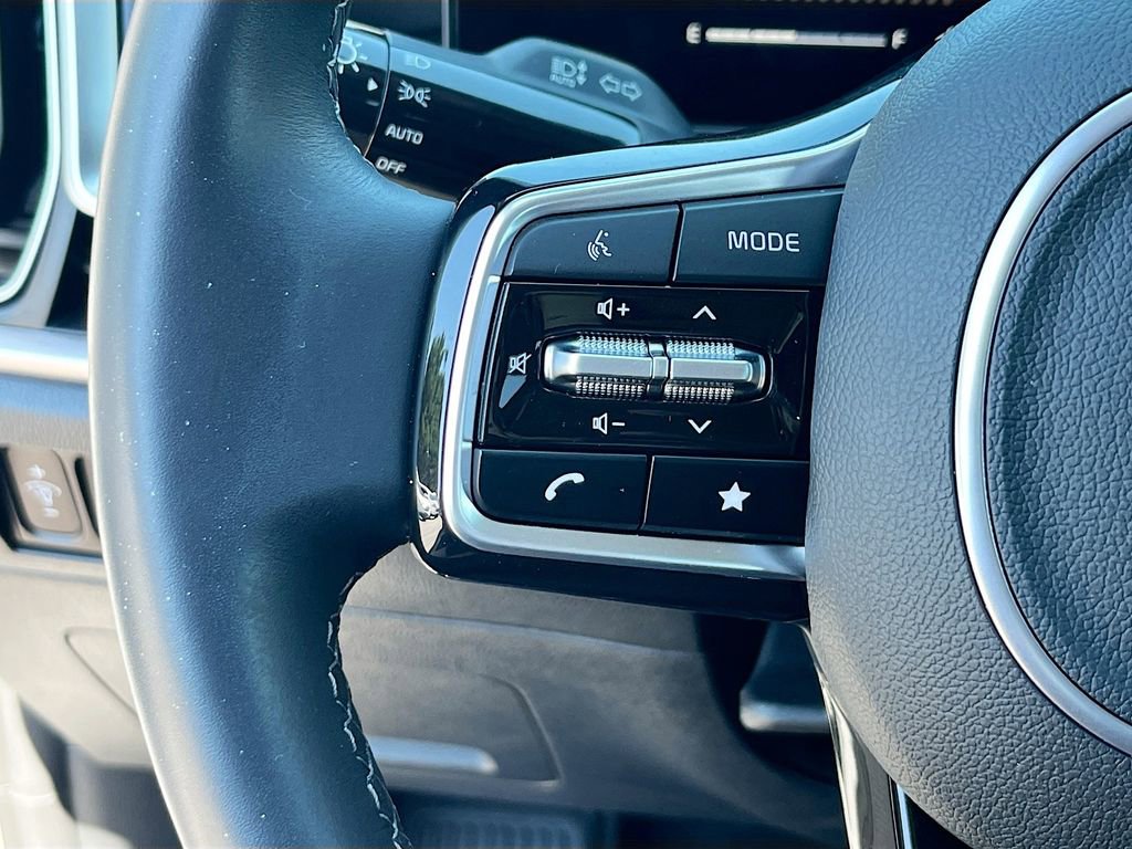Certified 2025 Kia Sorento S image 18