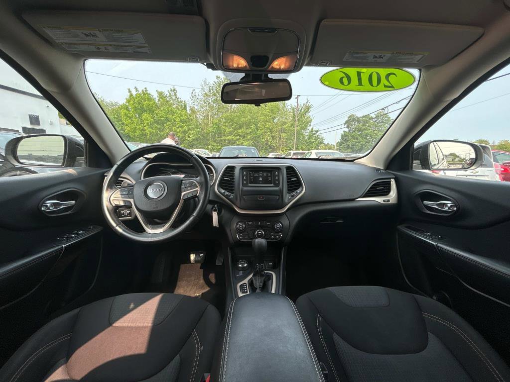 Used 2016 Jeep Cherokee Latitude image 12